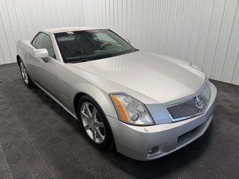 Used 2004 Cadillac XLR RWD image 3