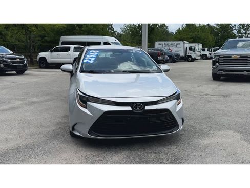Used 2023 Toyota Corolla LE FWD image 3