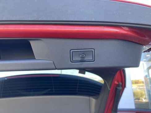 Certified 2022 Volkswagen ID.4 Pro S w/ Gradient Package image 9