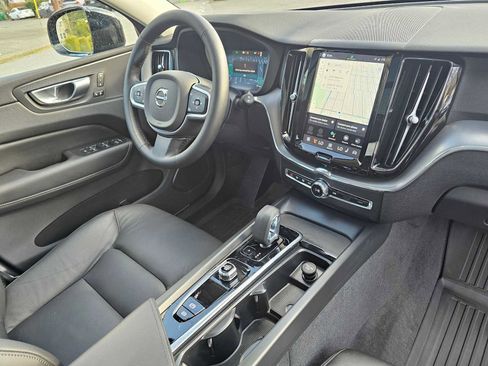 Used 2025 Volvo XC60 B5 Core w/ Protection Package Premier image 12