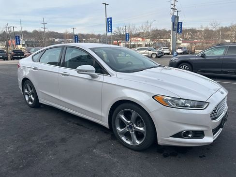 Used 2013 Ford Fusion SE image 3