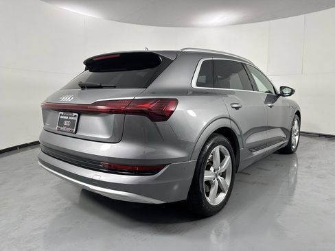 Used 2019 Audi e-tron Prestige w/ Prestige Package AWD/4WD image 36