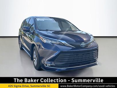 Used 2022 Toyota Sienna XLE