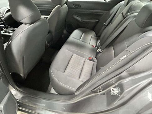 Used 2025 Nissan Altima 2.5 SV image 8