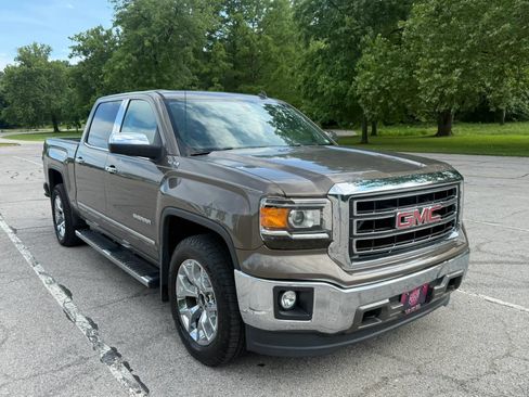 Used 2014 GMC Sierra 1500 SLT w/ SLT Crew Cab Value Package AWD/4WD image 3
