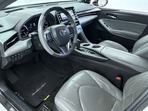 Used 2020 Toyota Avalon Limited image 12
