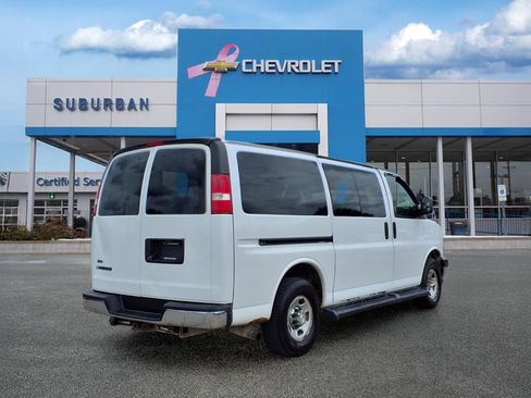 Used 2017 Chevrolet Express 3500 LT w/ LT Preferred Equipment Group RWD image 5
