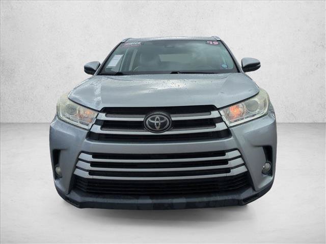 Certified 2019 Toyota Highlander XLE FWD image 2