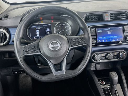 Used 2025 Nissan Versa SV FWD image 17