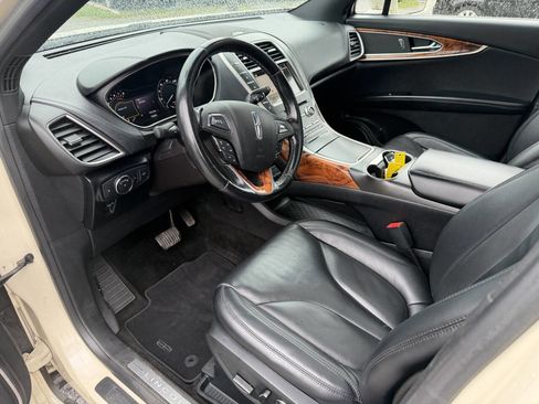 Used 2018 Lincoln MKX Select w/ Select Plus Package AWD/4WD image 9