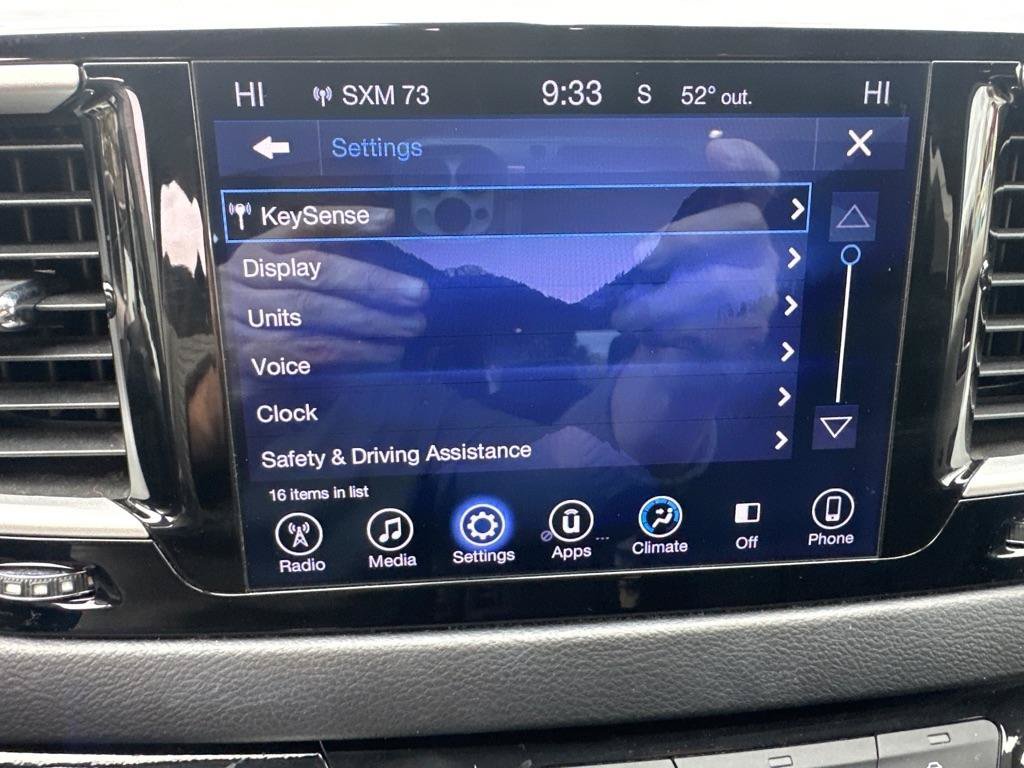 Used 2017 Chrysler Pacifica Touring Plus w/ Tire & Wheel Group FWD image 36