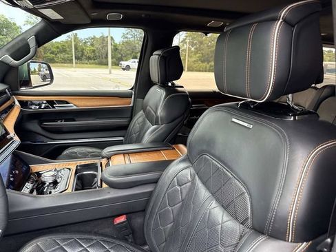 Used 2023 Jeep Grand Wagoneer Series III AWD/4WD image 24