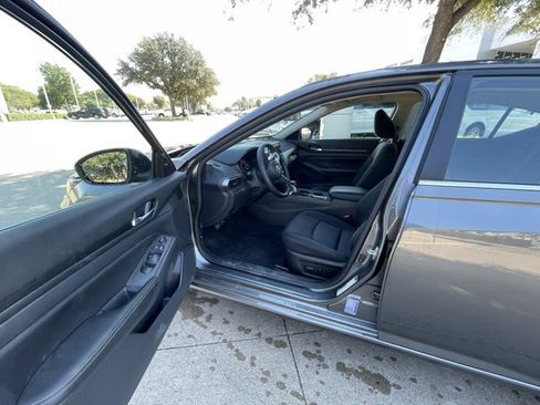 Used 2025 Nissan Altima 2.5 SV image 10