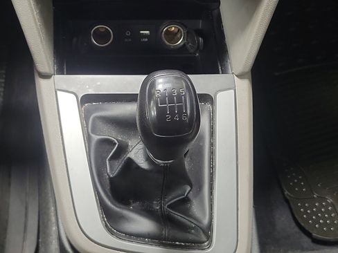 Used 2017 Hyundai Elantra SE image 28