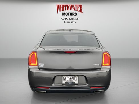 Used 2016 Chrysler 300 S image 4