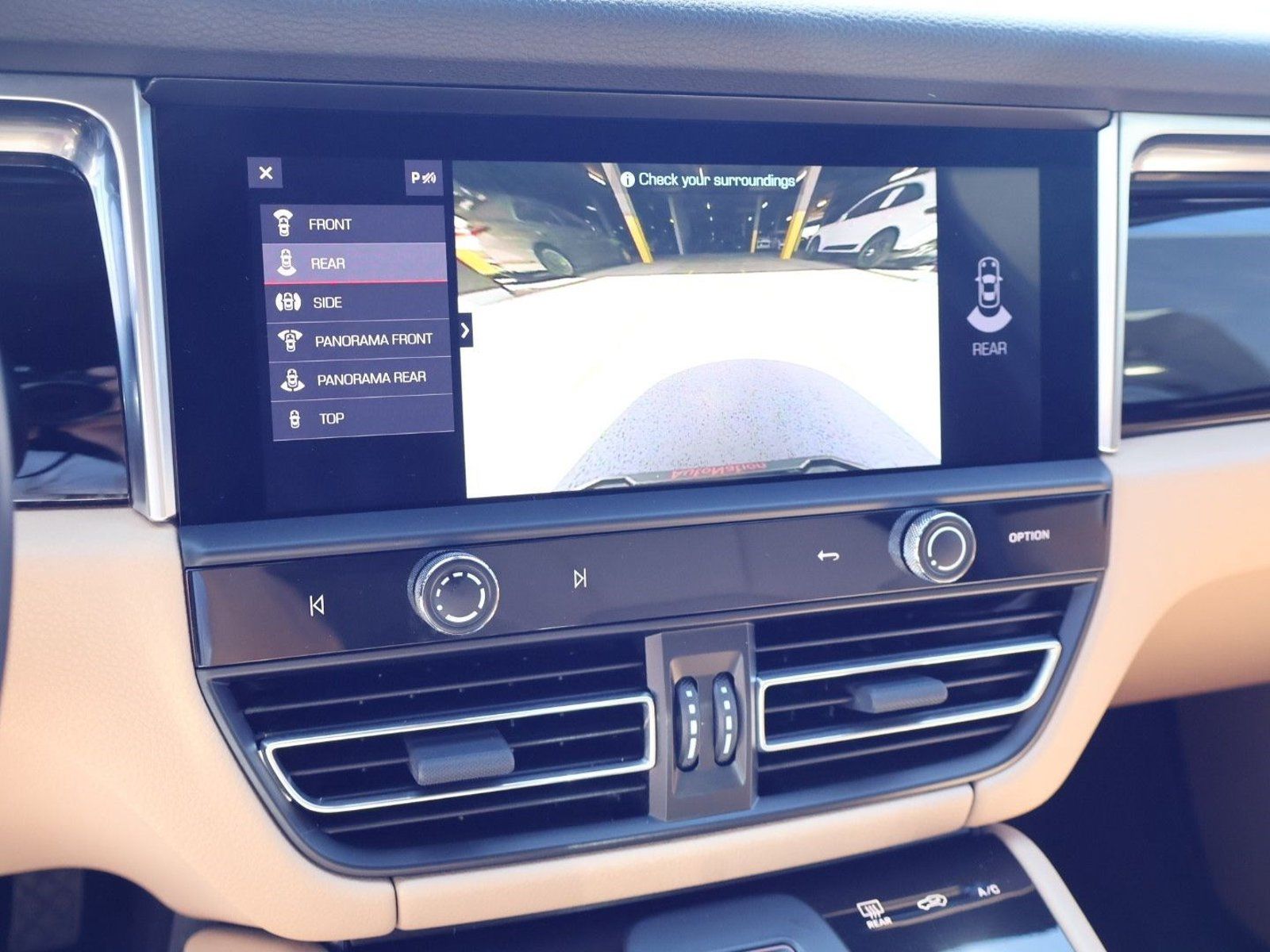 Certified 2023 Porsche Macan AWD/4WD image 17