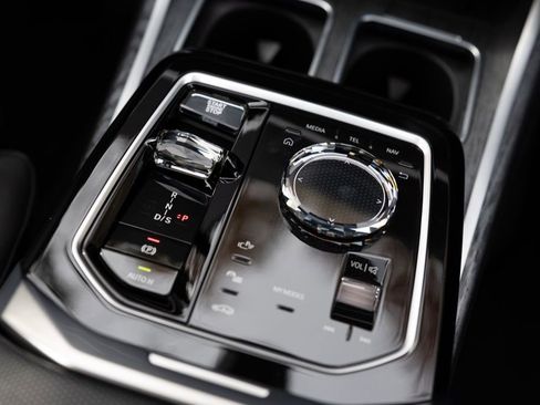 Used 2024 BMW 760i xDrive w/ Premium Package 2 image 37