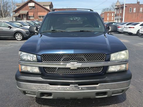 Used 2004 Chevrolet Avalanche Z66 w/ Preferred Equipment Group image 2