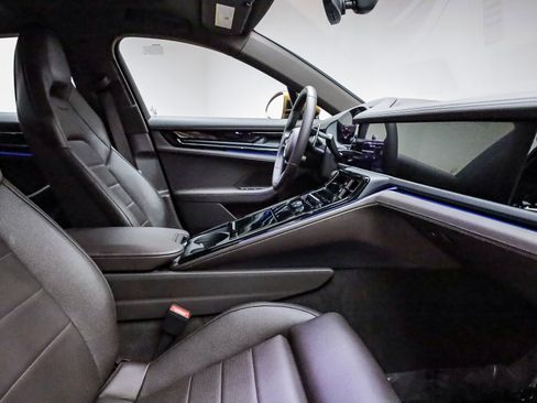 Used 2025 Porsche Panamera image 22