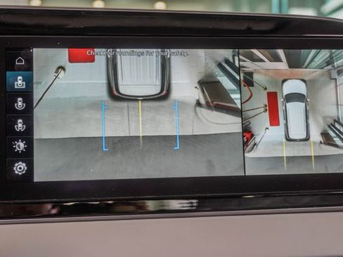 Used 2022 Hyundai Palisade Limited w/ Winter Package FWD image 34