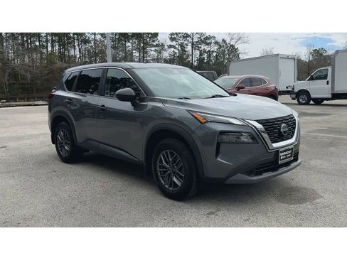 Used 2023 Nissan Rogue S image 2