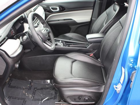 Used 2025 Jeep Compass Limited AWD/4WD image 12