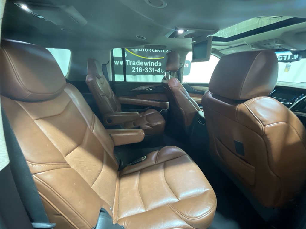 Used 2019 Cadillac Escalade ESV Luxury AWD/4WD image 35