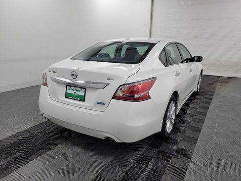 Used 2014 Nissan Altima 2.5 SV image 9