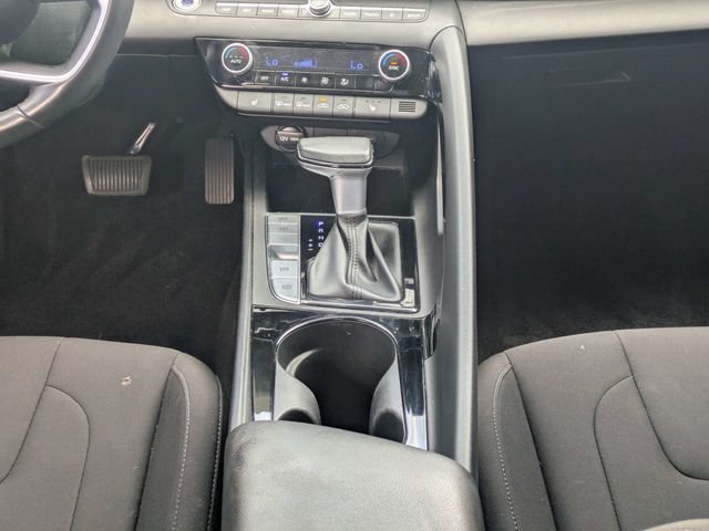 Used 2024 Hyundai Elantra SEL w/ Convenience Package FWD image 18