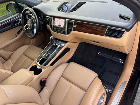 Used 2018 Porsche Macan S image 33