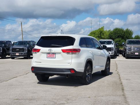 Used 2018 Toyota Highlander Plus FWD image 7
