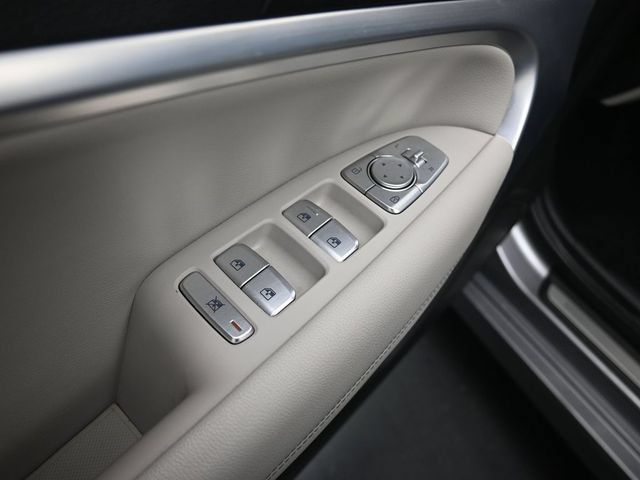 Used 2023 Genesis G70 2.0T RWD image 21