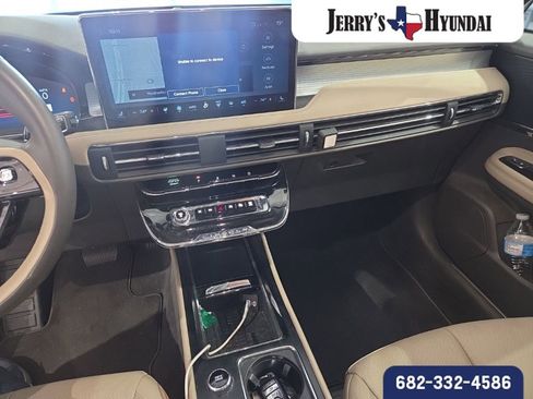 Used 2024 Lincoln Corsair AWD w/ Equipment Group 101A image 9