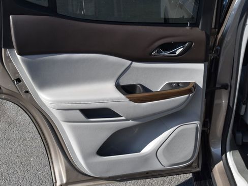 Used 2023 GMC Acadia SLE w/ Driver Convenience Package image 26