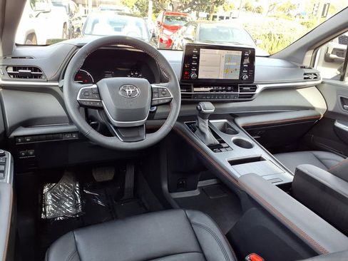 Used 2024 Toyota Sienna XSE FWD image 14