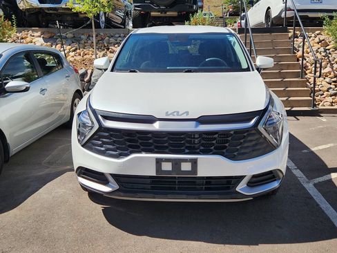 Used 2023 Kia Sportage LX AWD/4WD image 2