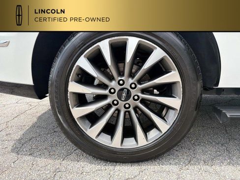 Certified 2021 Lincoln Navigator Reserve w/ Luxury Package AWD/4WD image 17
