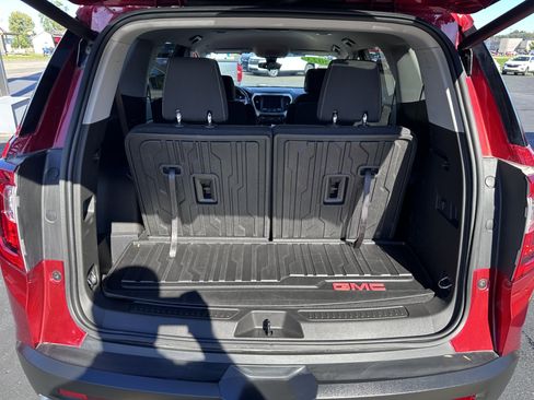 Used 2023 GMC Acadia SLE w/ Driver Convenience Package image 13