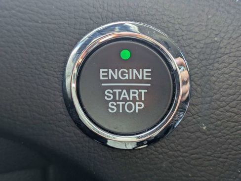 Used 2020 Ford Edge SE FWD image 32