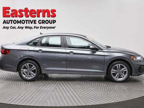 Used 2024 Volkswagen Jetta SE FWD image 4