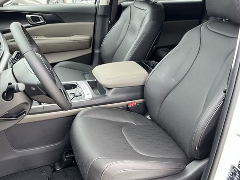 New 2026 Kia Carnival FWD image 19