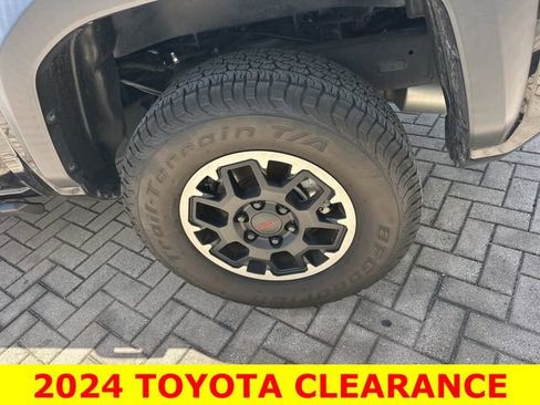 Used 2024 Toyota Tacoma TRD Off-Road w/ TRD Off Road Premium Package AWD/4WD image 10