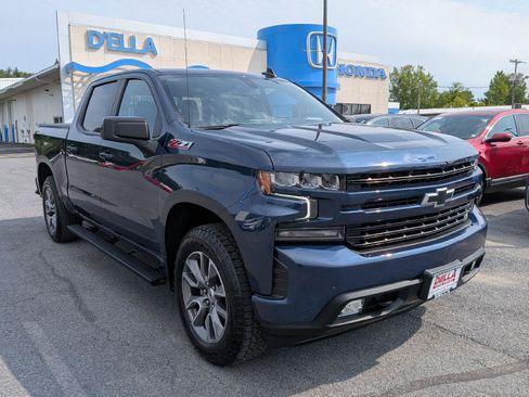 Used 2022 Chevrolet Silverado 1500 RST w/ Z71 Off-Road Package AWD/4WD image 3