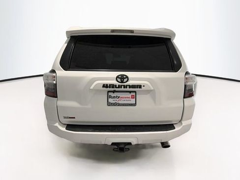 Certified 2017 Toyota 4Runner SR5 AWD/4WD image 5