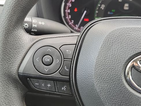 Used 2025 Toyota RAV4 XLE w/ Convenience Package FWD image 27