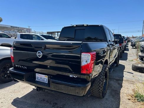 Used 2021 Nissan Titan SV w/ SV Convenience Package RWD image 17