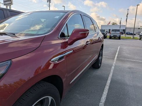 Used 2019 Buick Enclave Essence w/ LPO, Sport Appearance Package FWD image 4
