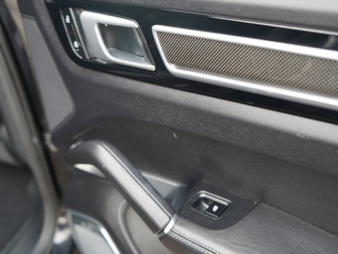 Used 2021 Porsche Cayenne Turbo image 66