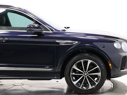 Used 2021 Bentley Bentayga AWD/4WD image 74