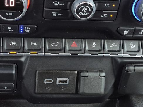 Used 2021 Chevrolet Silverado 1500 LTZ w/ Safety Package II AWD/4WD image 28